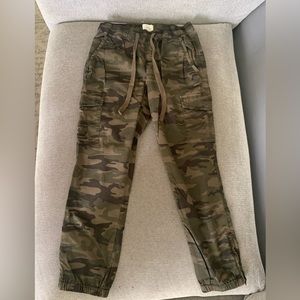 Sanctuary camo pants size XS